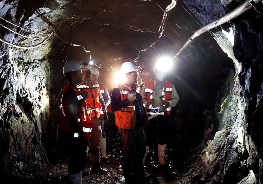 Geologists-at-the-plomosas-underground-mine