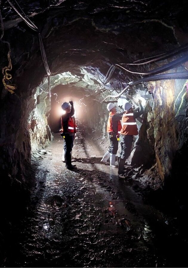 Geologists-exploring-Plomosas-underground-mine
